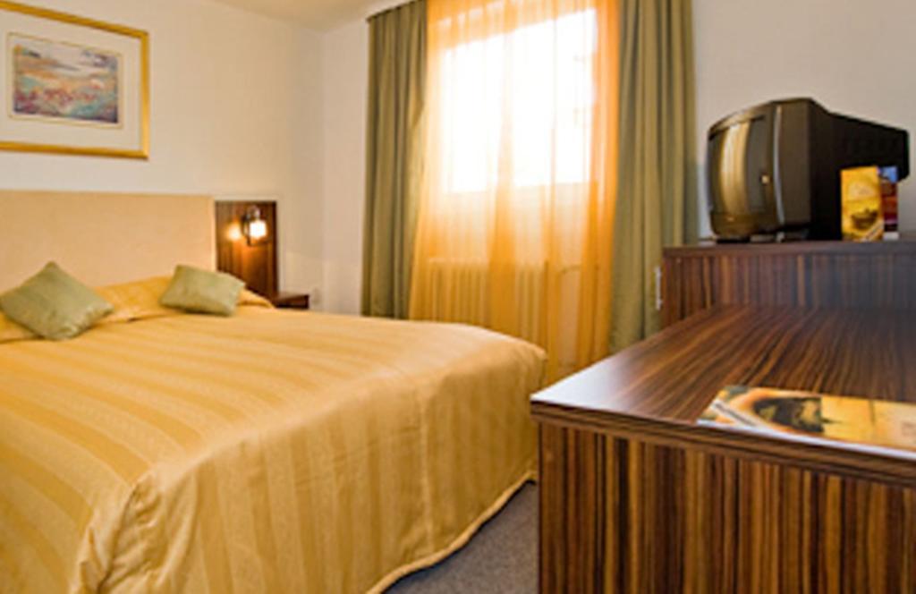 Hotel Rex Segesvár Szoba fotó