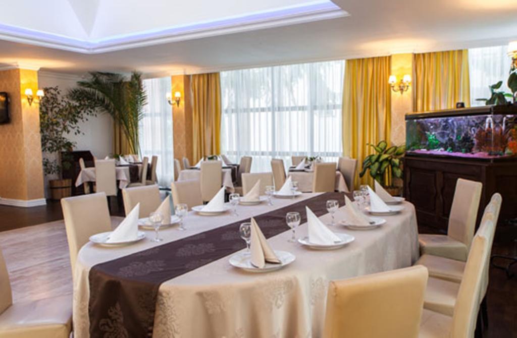Hotel Rex Segesvár Kültér fotó