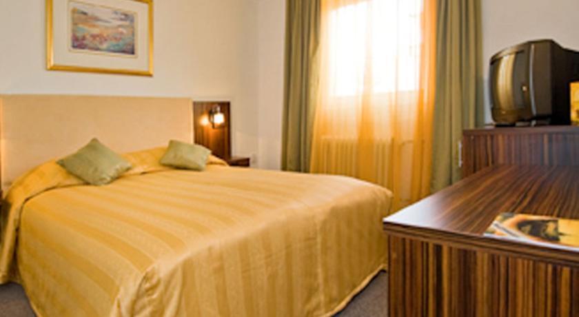 Hotel Rex Segesvár Kültér fotó